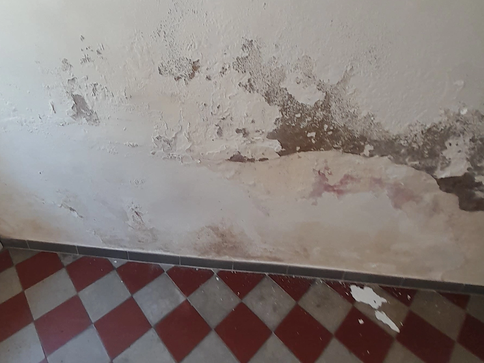 humidite bas de mur maison remontée capillaire